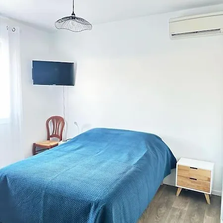 Jolie Maison De Vacances A *